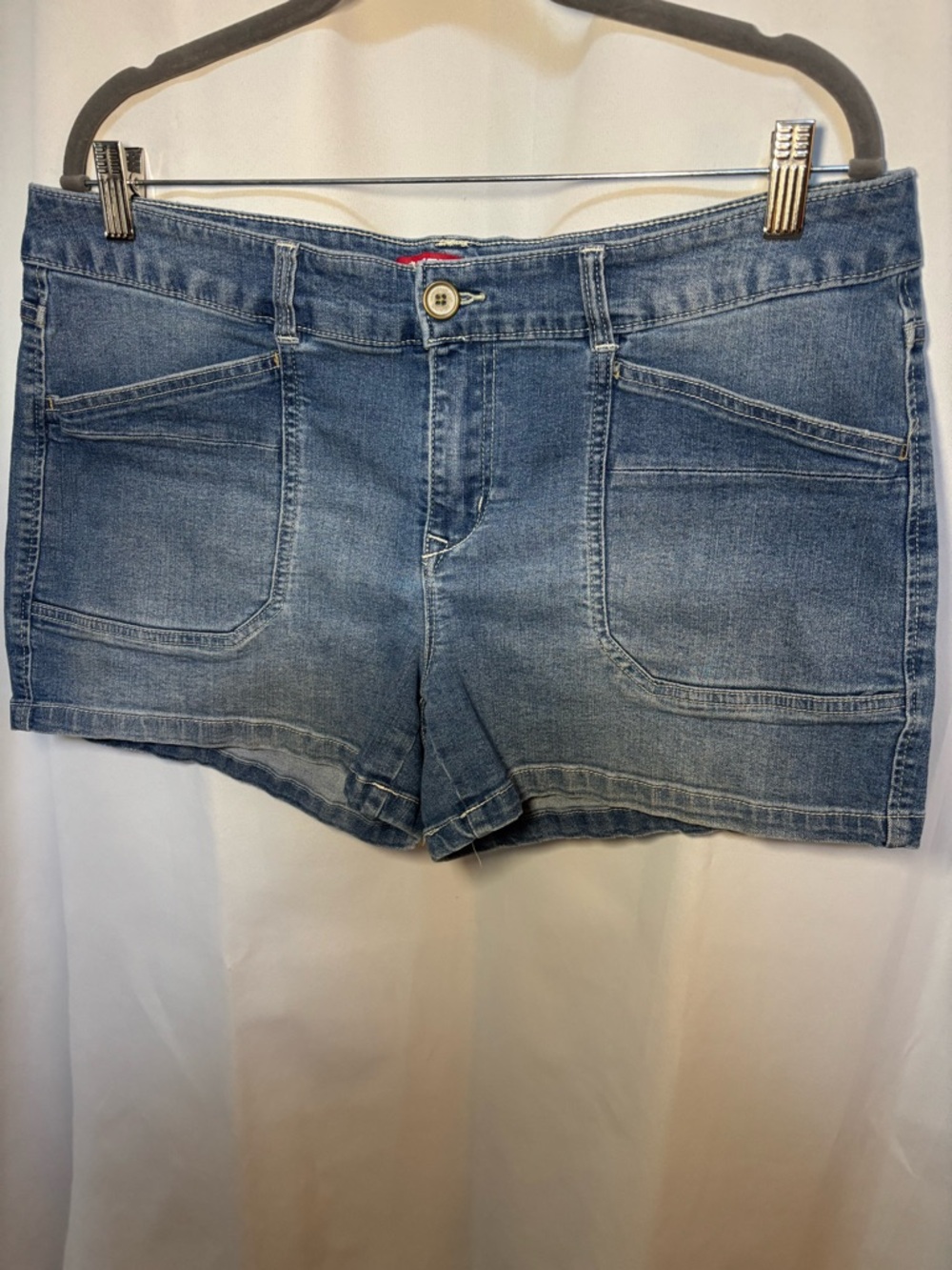 Unionbay Denim Shorts Women’s Size 15 32W Mid Rise 4” Inseam - Picture 4 of 6